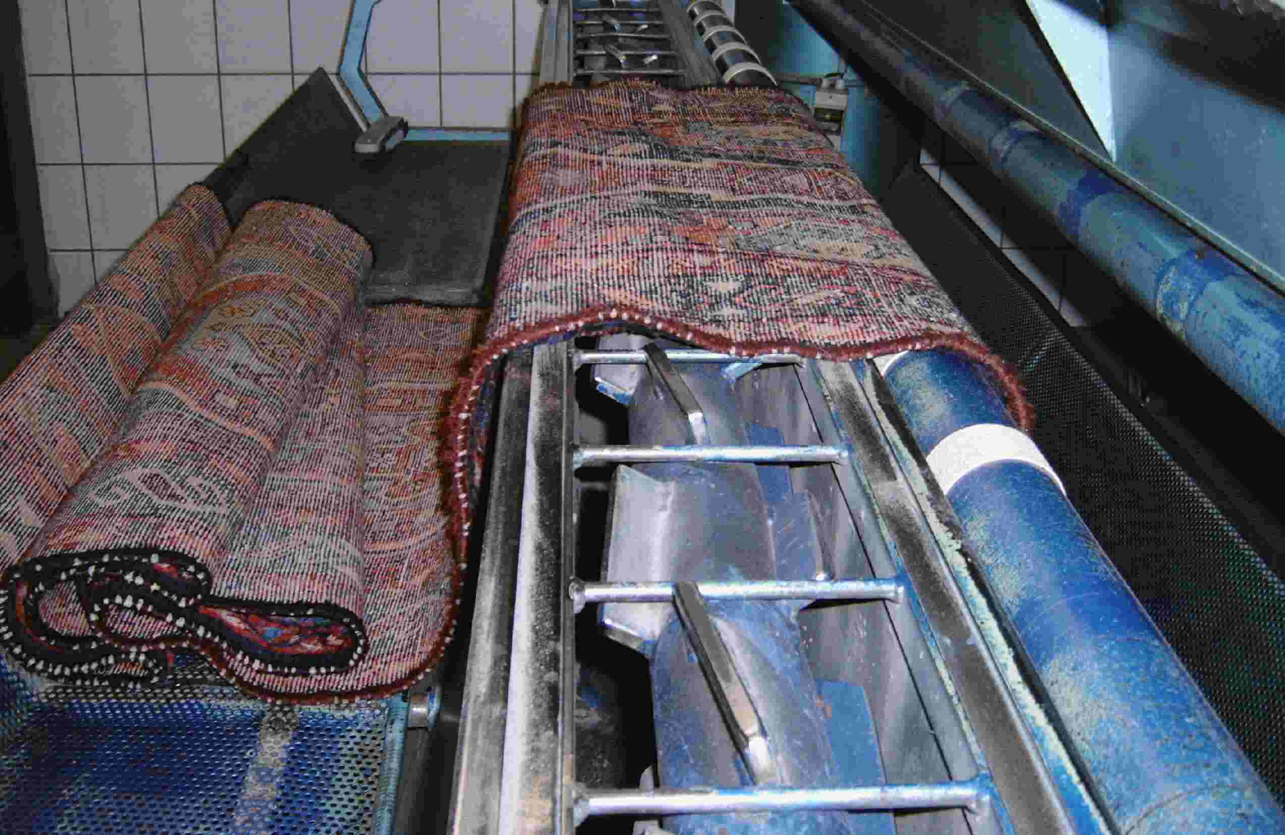 Teppichreinigung Schritt 1: Teppich klopfen